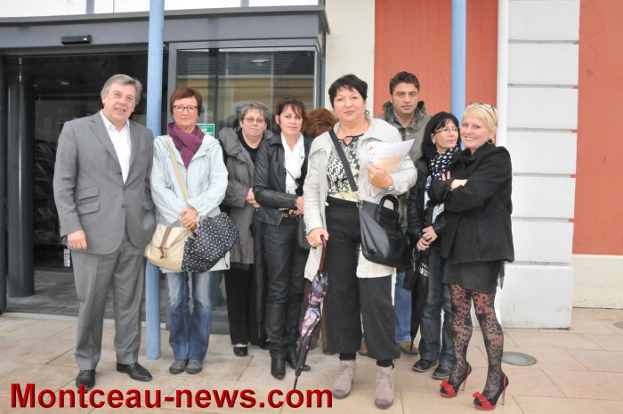 personnel pôle mère-enfant et FO à la mairie de MONTCEAU